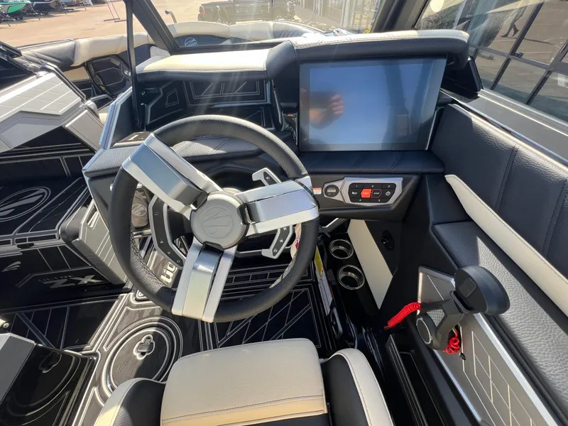 Slide: The Image of Tigé Ultré 23ZX 2025 - 5