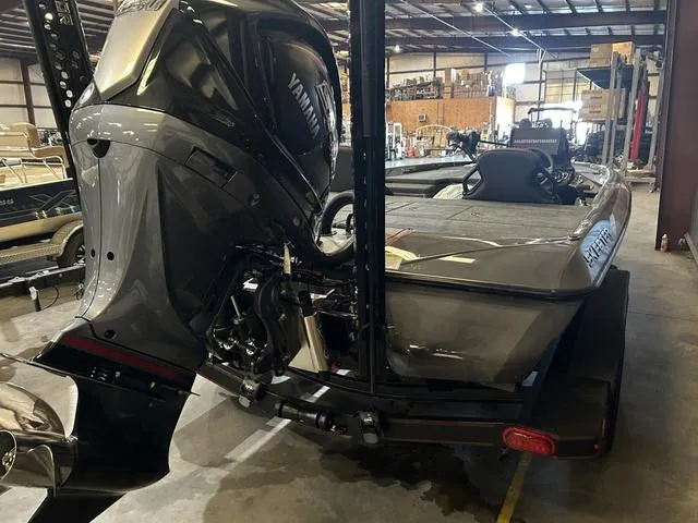 Slide: The Image of Skeeter ZXR 21 W/Yamaha 250HP "SHO" 2025 - 3