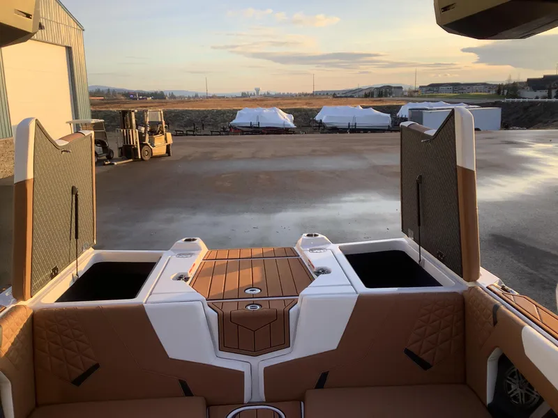 Slide: The Image of Nautique Super Air Nautique GS20 2025 - 16