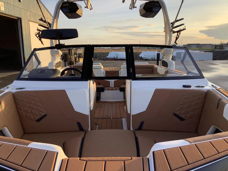 Slide: The Image of Nautique Super Air Nautique GS20 2025 - 4