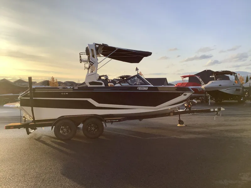 Slide: The Image of Nautique Super Air Nautique GS20 2025 - 6