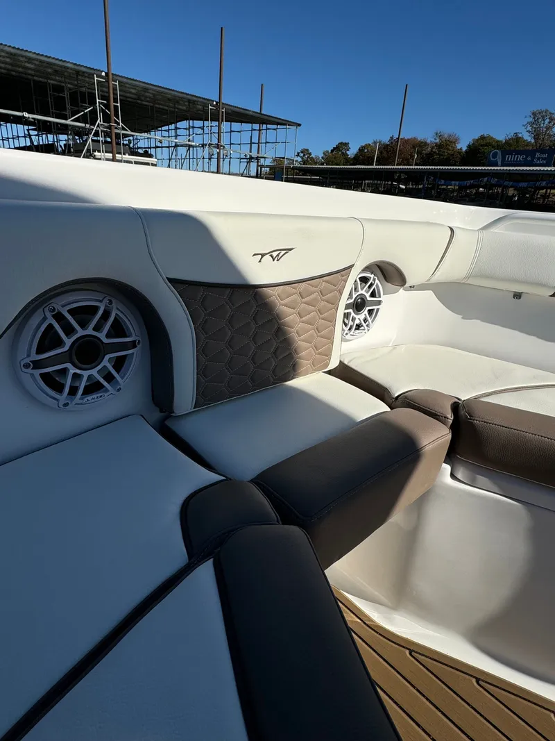 Slide: The Image of Tidewater 256 LXF 2025 - 8