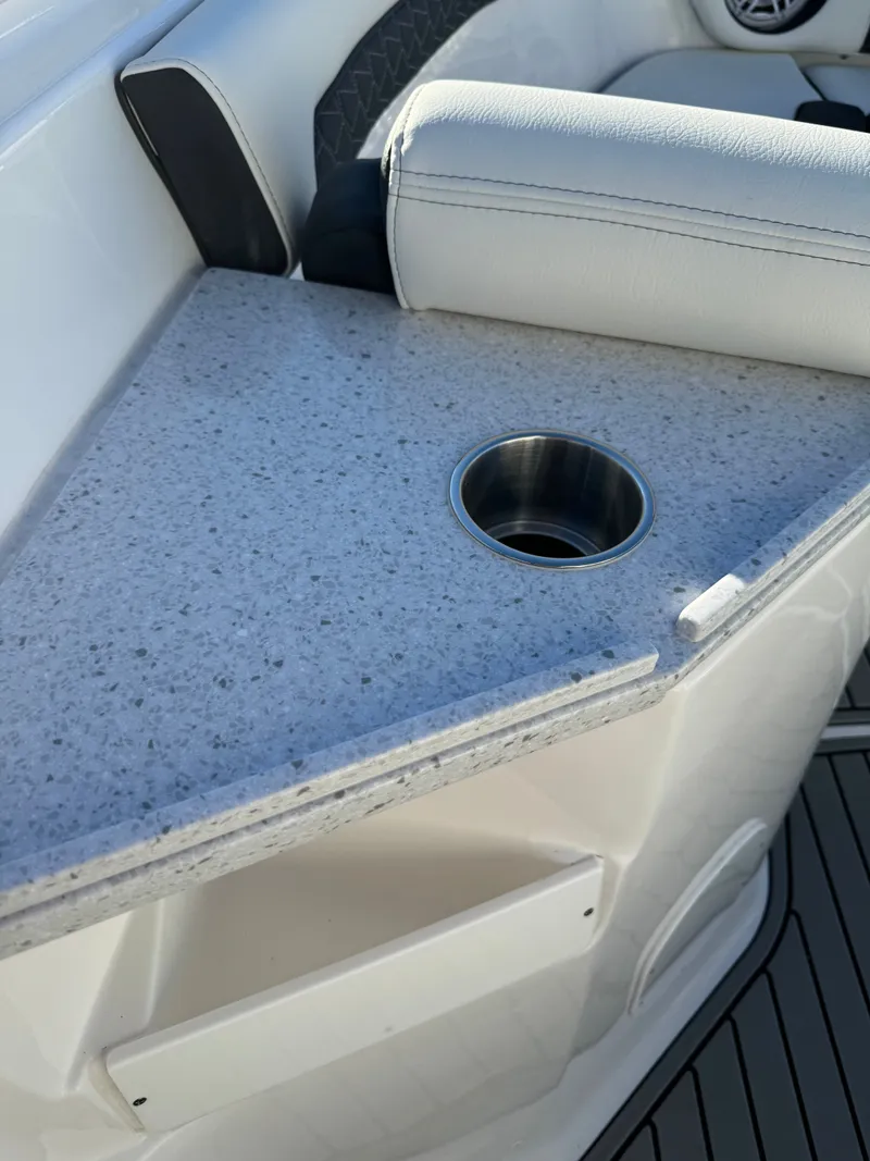 Slide: The Image of Tidewater 282 CC Adventure 2025 - 11