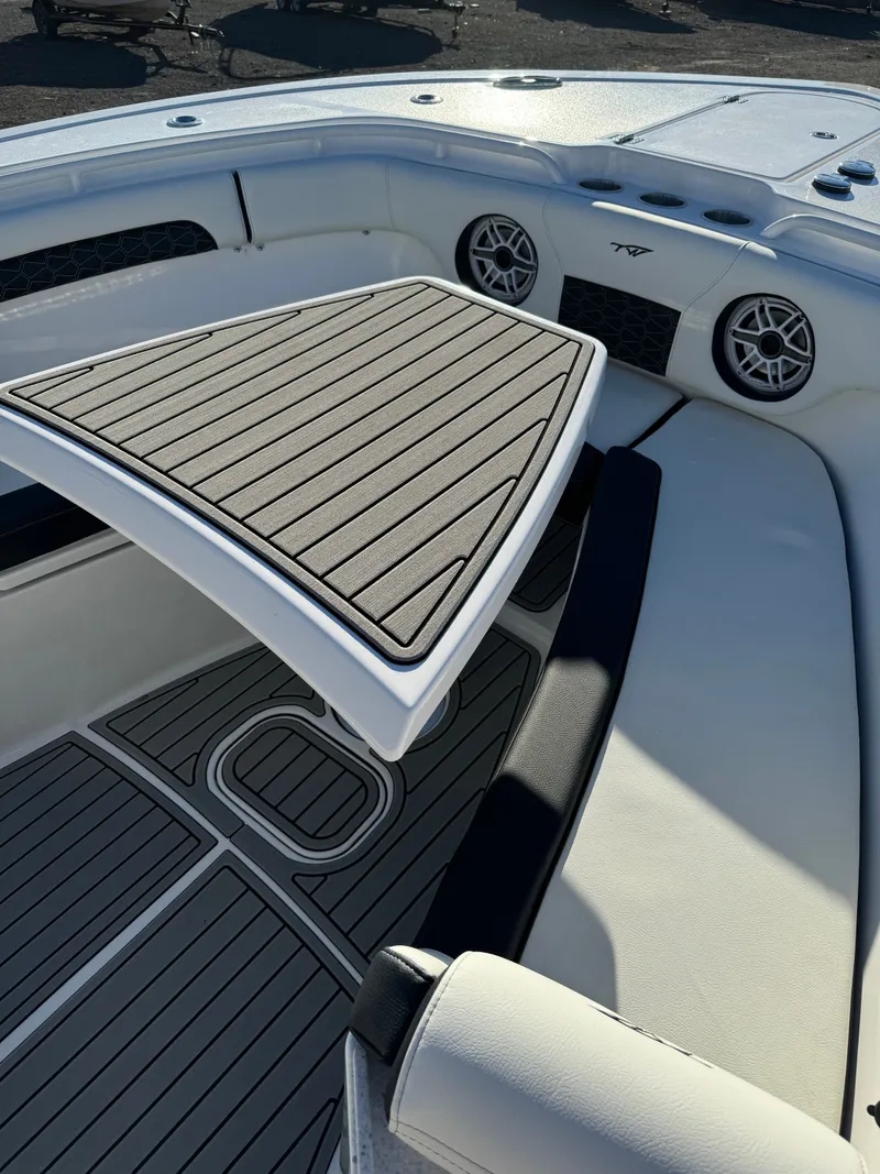 Slide: The Image of Tidewater 282 CC Adventure 2025 - 14