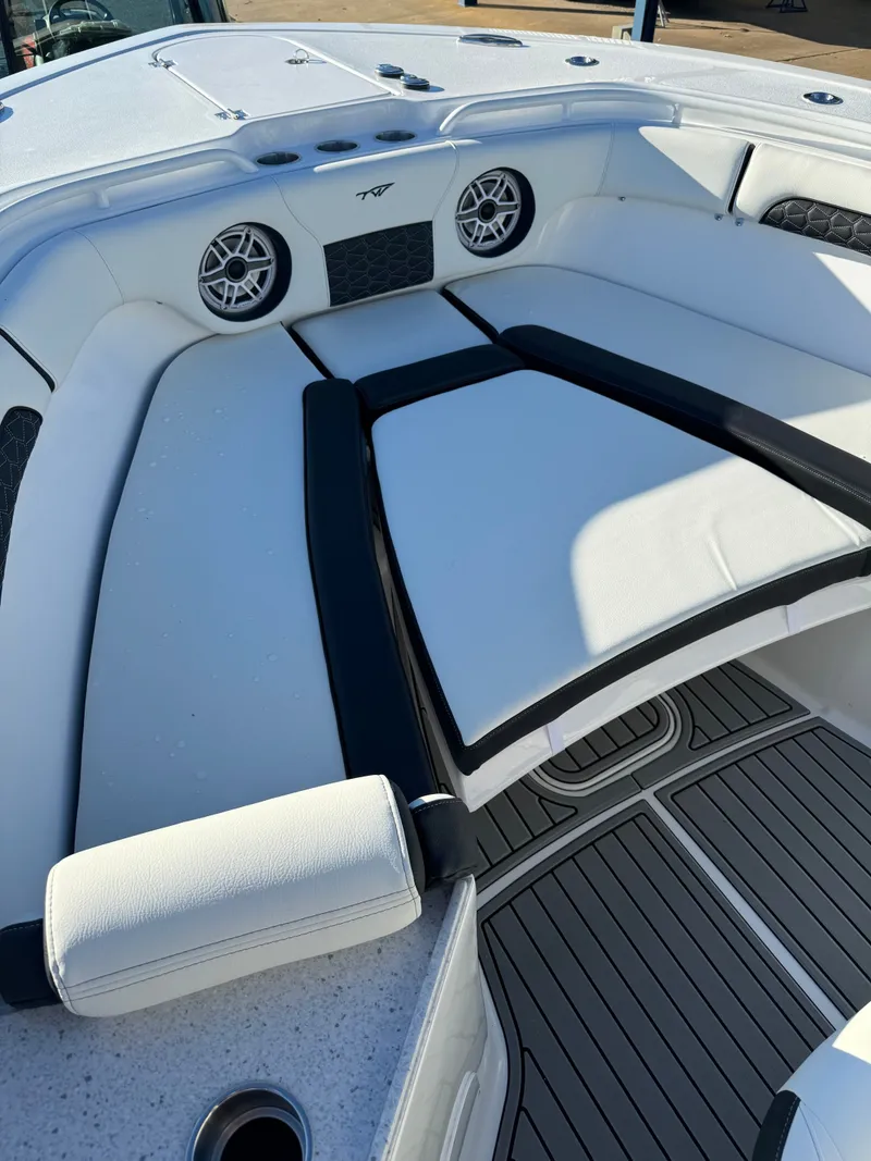 Slide: The Image of Tidewater 282 CC Adventure 2025 - 15