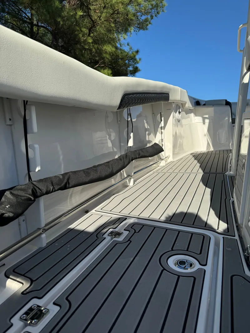 Slide: The Image of Tidewater 282 CC Adventure 2025 - 17