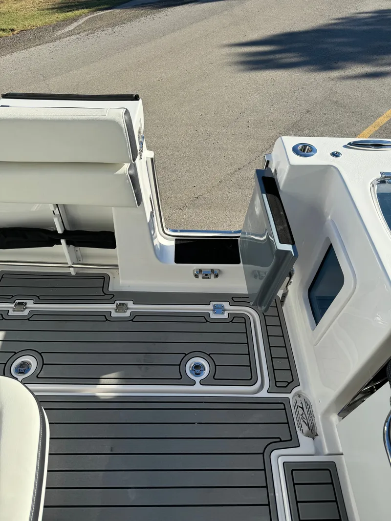 Slide: The Image of Tidewater 282 CC Adventure 2025 - 18