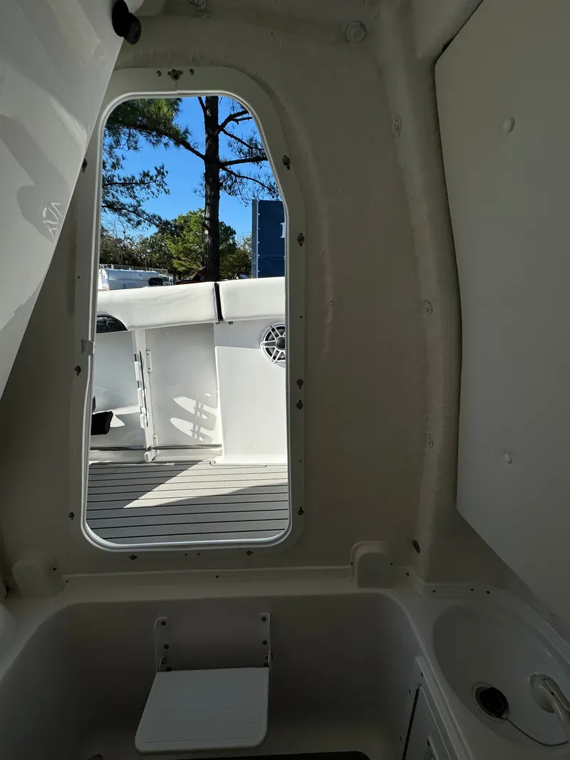 Slide: The Image of Tidewater 282 CC Adventure 2025 - 21