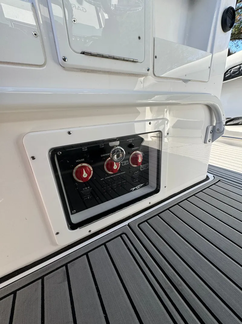 Slide: The Image of Tidewater 282 CC Adventure 2025 - 26