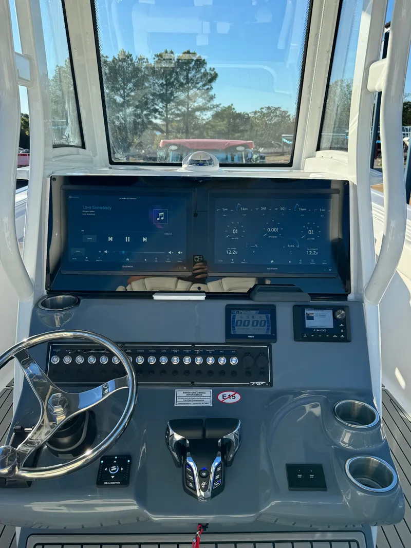 Slide: The Image of Tidewater 282 CC Adventure 2025 - 28