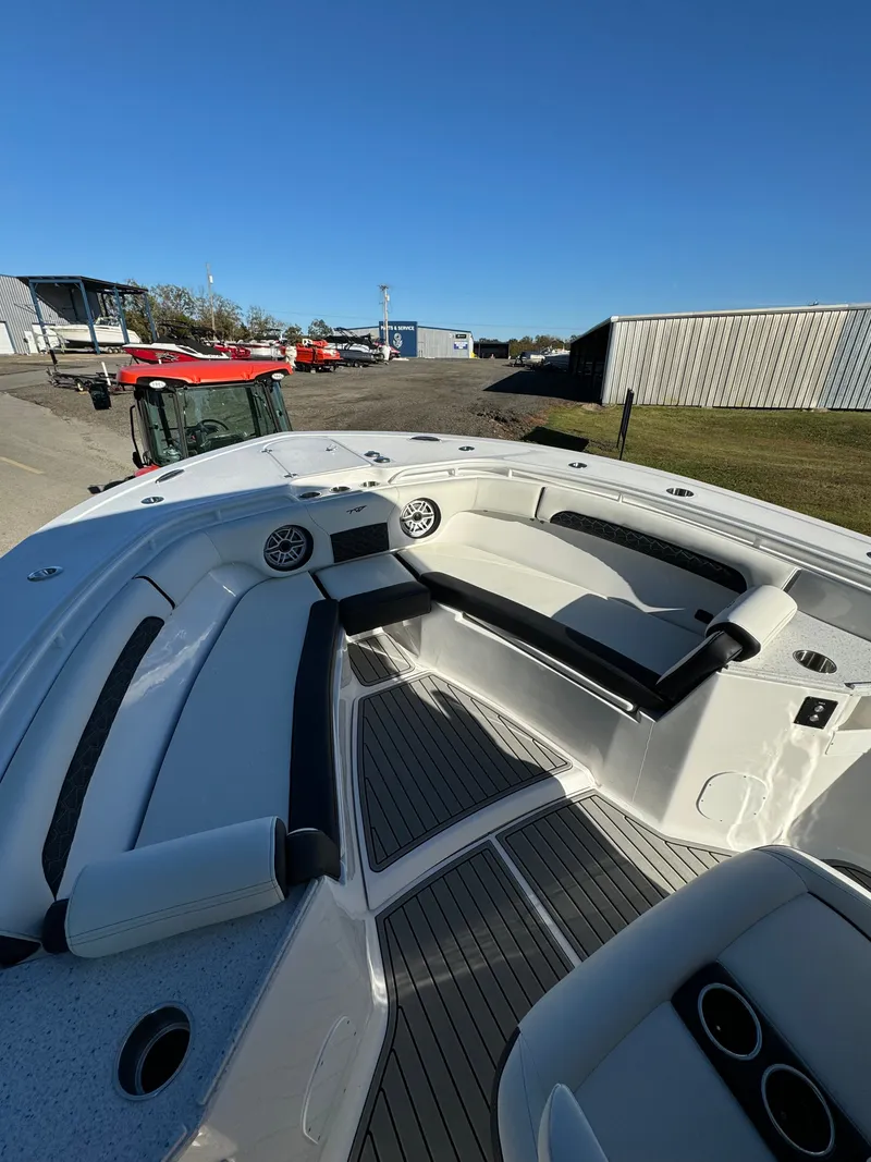 Slide: The Image of Tidewater 282 CC Adventure 2025 - 29