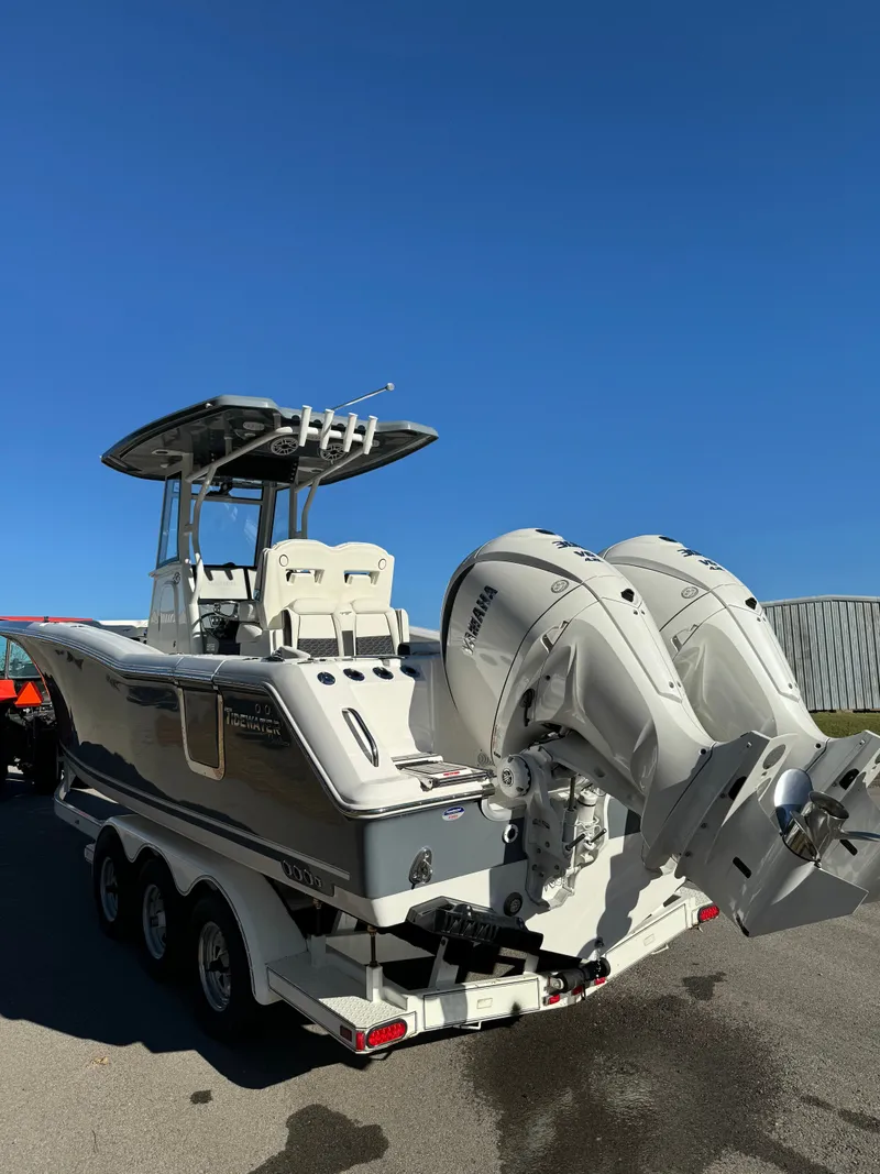 Slide: The Image of Tidewater 282 CC Adventure 2025 - 4