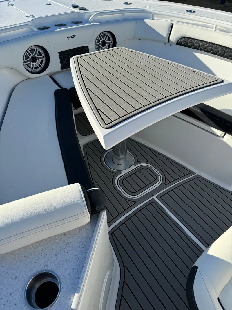 Slide: The Image of Tidewater 282 CC Adventure 2025 - 7