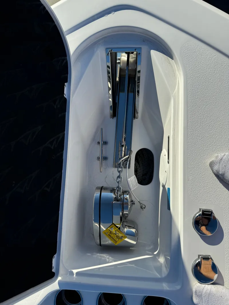 Slide: The Image of Tidewater 282 CC Adventure 2025 - 9