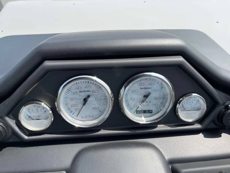 Slide: The Image of Dashboard of 2025 Bentley Pontoons Legacy 243 Swingback with Suzuki gauges. - 20