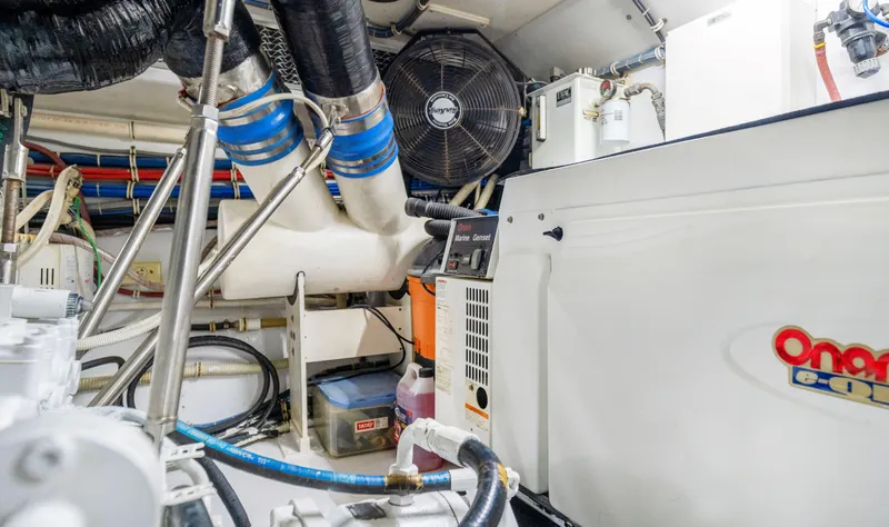 Slide: The Image of Hatteras 64 Motor Yacht 2007 - 20