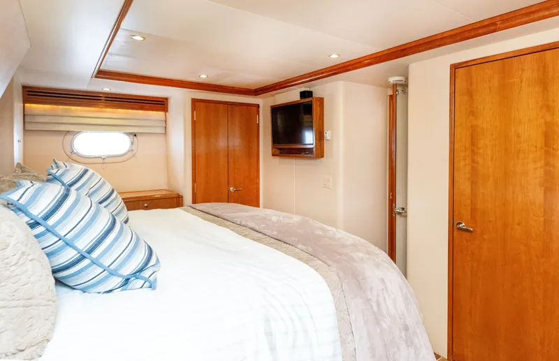 Slide: The Image of Hatteras 64 Motor Yacht 2007 - 22