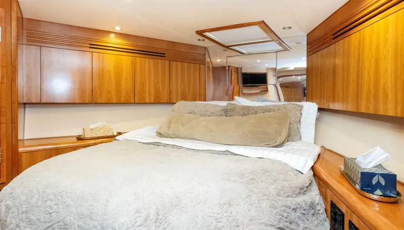 Slide: The Image of Hatteras 64 Motor Yacht 2007 - 23