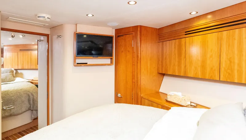 Slide: The Image of Hatteras 64 Motor Yacht 2007 - 24