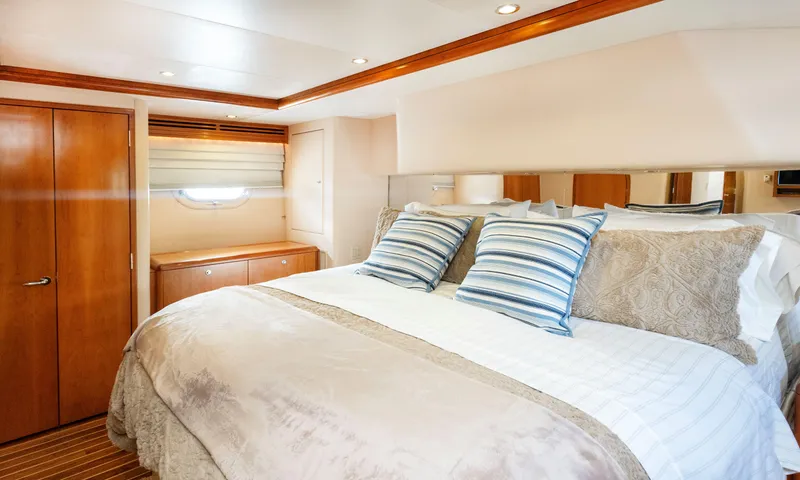 Slide: The Image of Hatteras 64 Motor Yacht 2007 - 26