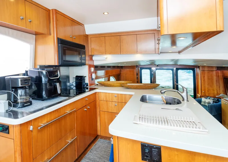 Slide: The Image of Hatteras 64 Motor Yacht 2007 - 29