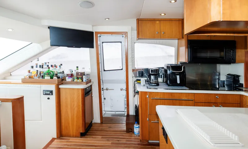 Slide: The Image of Hatteras 64 Motor Yacht 2007 - 39