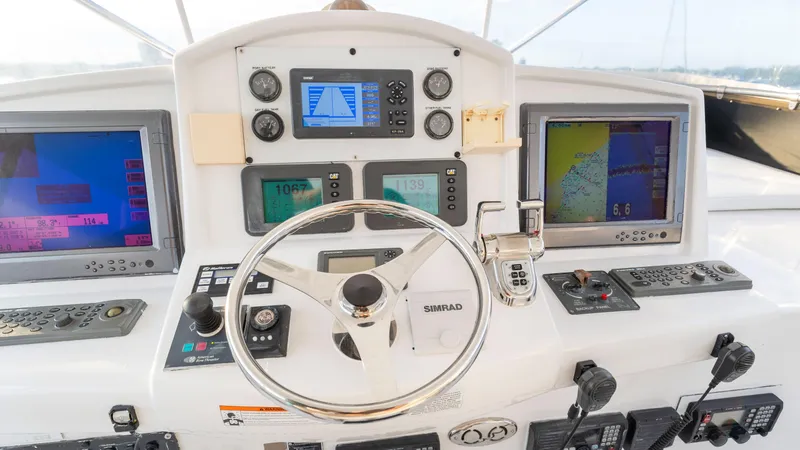 Slide: The Image of Hatteras 64 Motor Yacht 2007 - 61