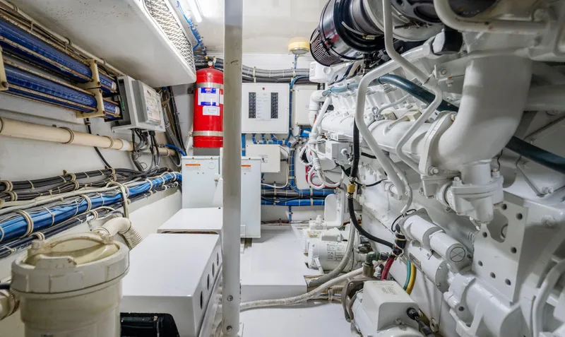 Slide: The Image of Hatteras 64 Motor Yacht 2007 - 75