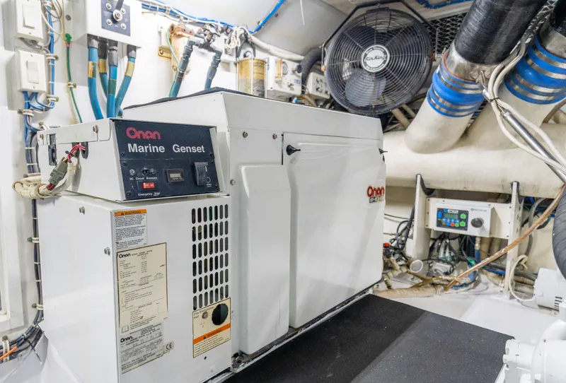 Slide: The Image of Hatteras 64 Motor Yacht 2007 - 77