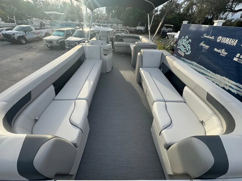 Slide: The Image of 2025 Sweetwater 2286 CSE pontoon boat with spacious seating and modern design. - 4