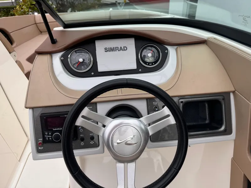 Slide: The Image of Sea Ray SDX 240 Outboard 2017 - 10