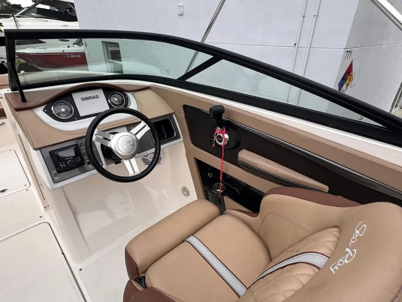 Slide: The Image of Sea Ray SDX 240 Outboard 2017 - 11