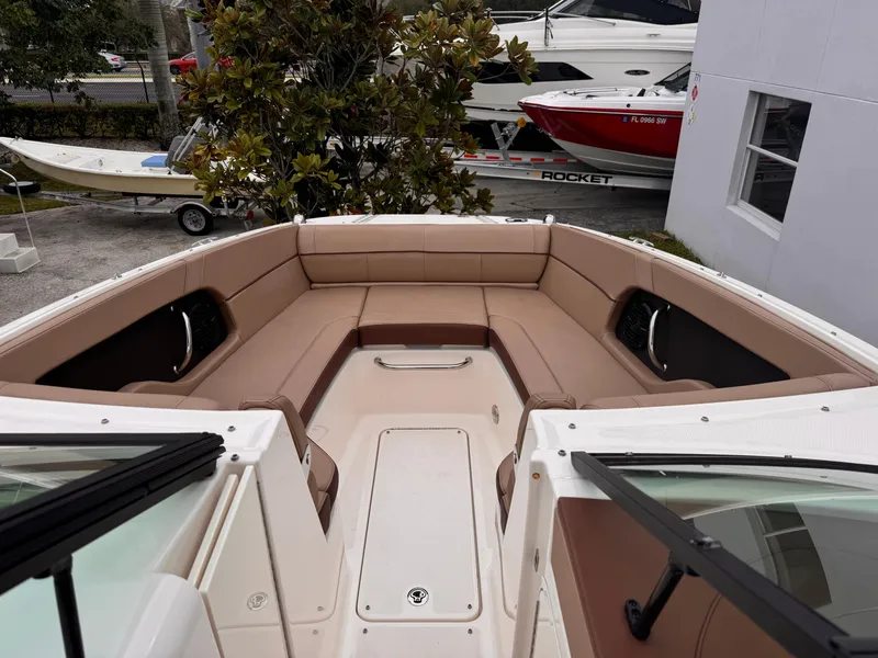 Slide: The Image of Sea Ray SDX 240 Outboard 2017 - 12