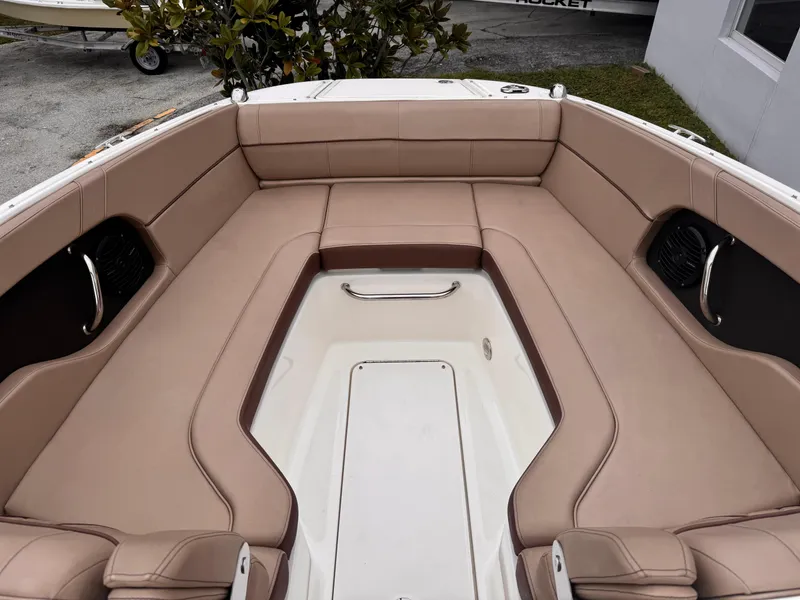 Slide: The Image of Sea Ray SDX 240 Outboard 2017 - 13