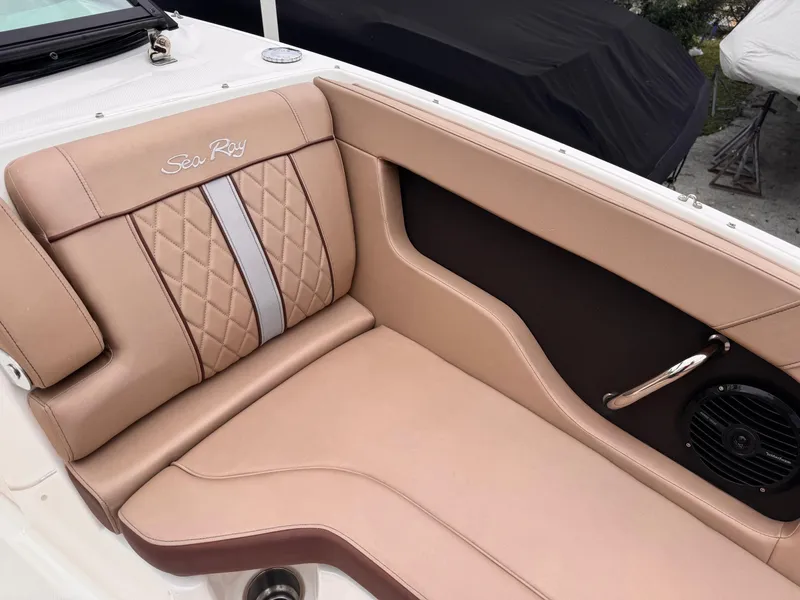 Slide: The Image of Sea Ray SDX 240 Outboard 2017 - 14