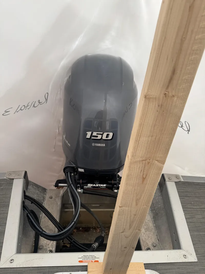 Slide: The Image of 2022 Bennington 23XSSB boat interior with gray seating and steering console. - 7