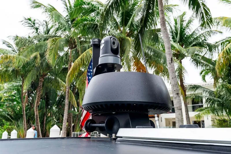 Slide: The Image of Rafnar Targa 40 (2022) with advanced equipment, surrounded by palm trees. - 31