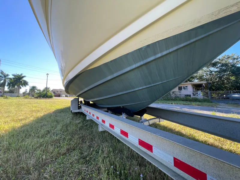 Slide: The Image of 2006 Sea Ray 320 Sundancer on trailer, grassy area, sunny day. - 19