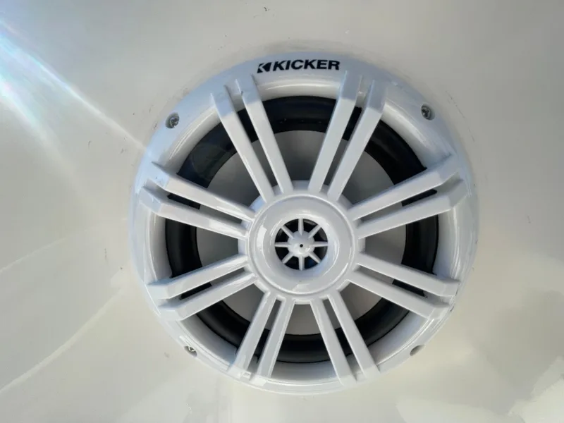 Slide: The Image of Kicker speaker on 2006 Sea Ray 320 Sundancer boat. - 56