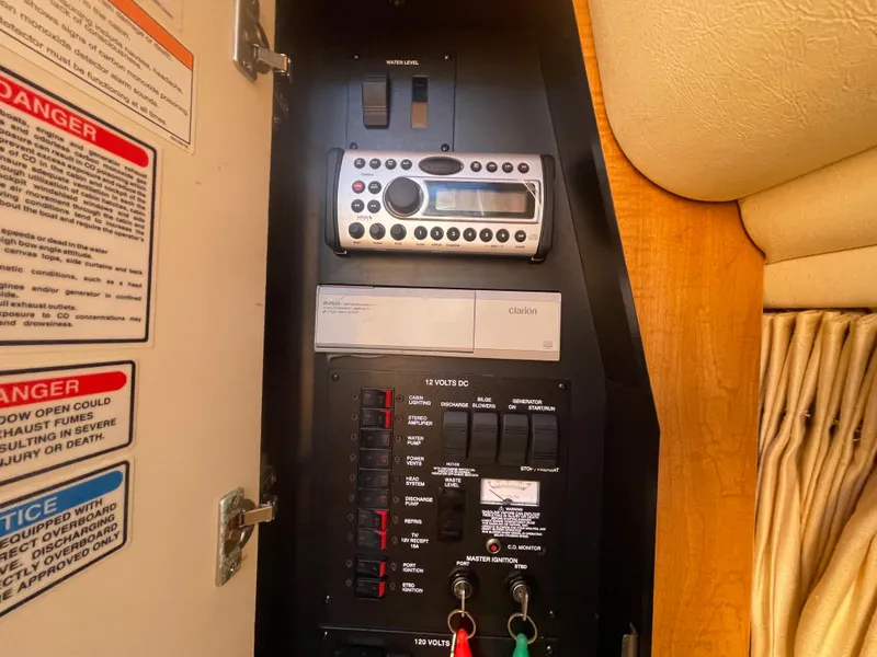 Slide: The Image of Sea Ray Sundancer 320 2006 - 81