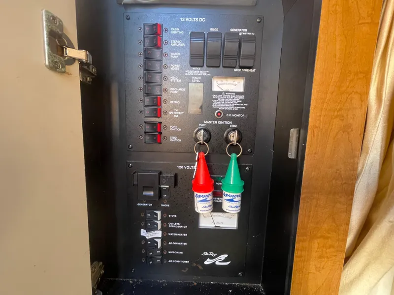 Slide: The Image of Sea Ray Sundancer 320 2006 - 82