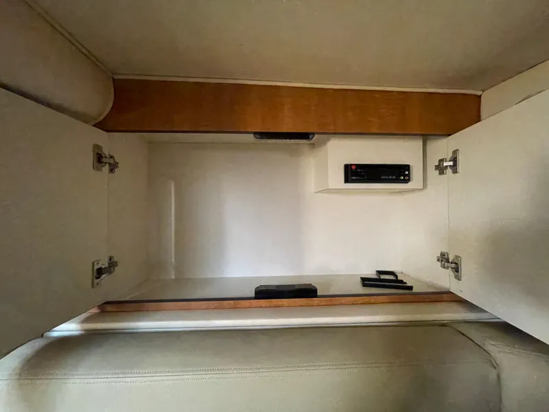 Slide: The Image of Sea Ray Sundancer 320 2006 - 86