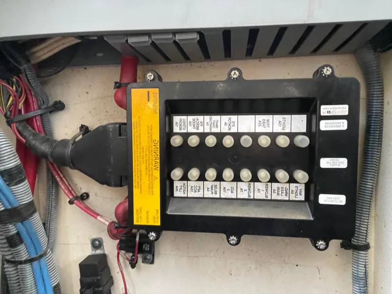 Slide: The Image of Sea Ray Sundancer 320 2006 - 94