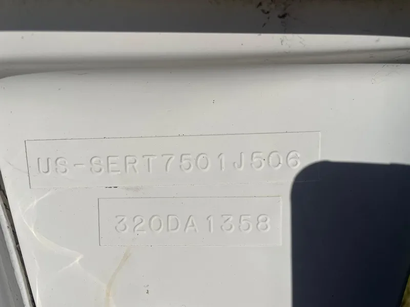Slide: The Image of Hull identification number on 2006 Sea Ray 320 Sundancer boat. - 95