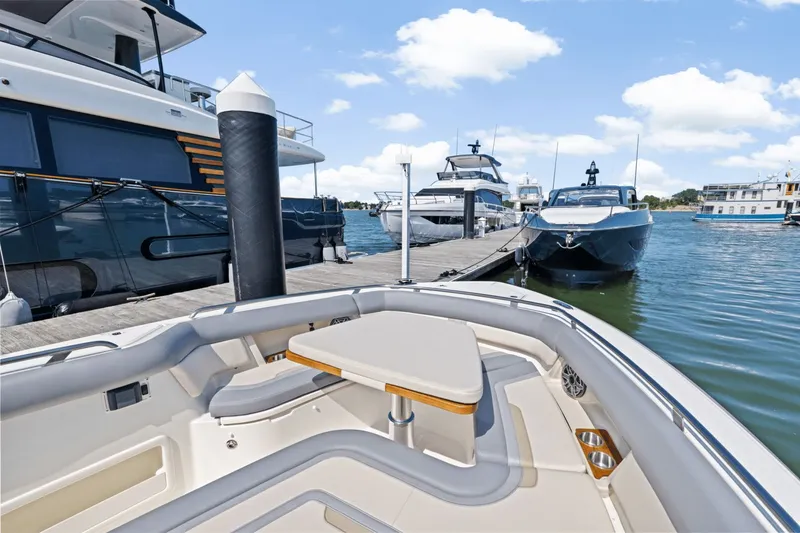 Slide: The Image of Boston Whaler 380 Realm 2025 - 51