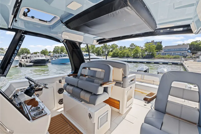 Slide: The Image of Boston Whaler 380 Realm 2025 - 25