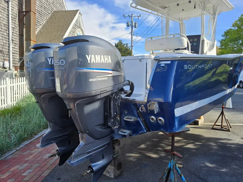 Slide: The Image of 2007 Southport 26 Center Console boat with twin Yamaha outboard engines. - 8
