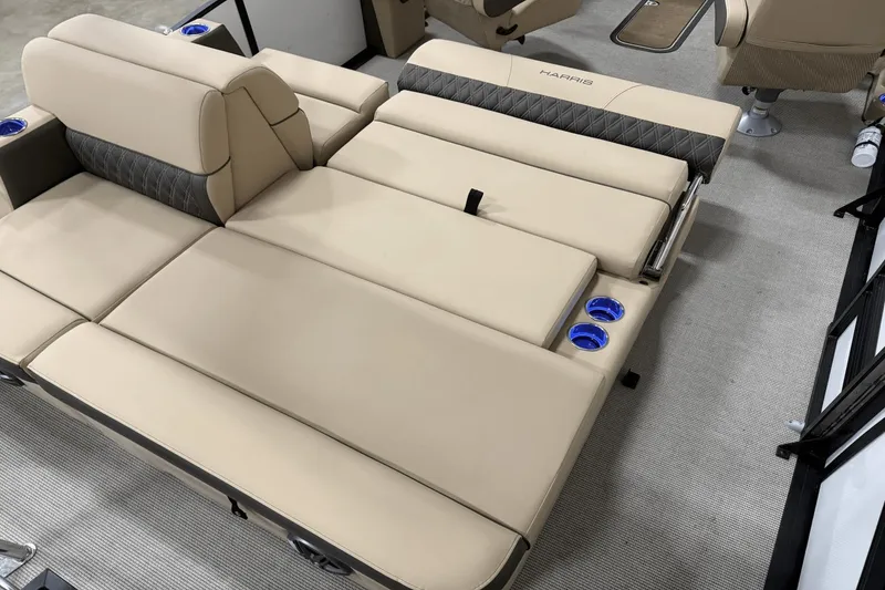 Slide: The Image of Harris 230 Sunliner 2025 - 5