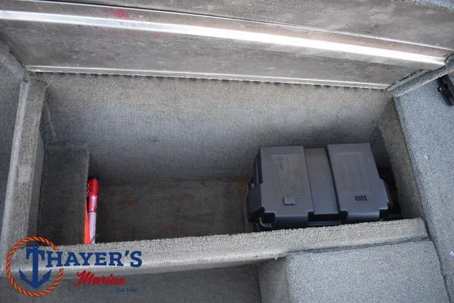 Slide: The Image of Tracker Pro Team 175 2004 - 16