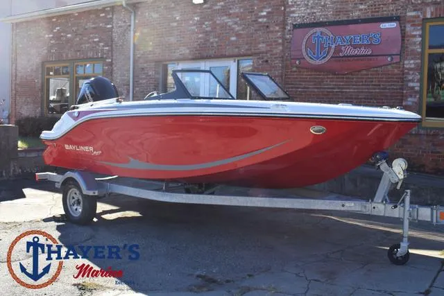 Slide: The Image of Bayliner M17 2025 - 1